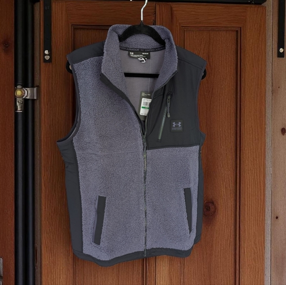 143.Nwt Under Armour Black and Gray Sport Vest - Picture 2 of 5